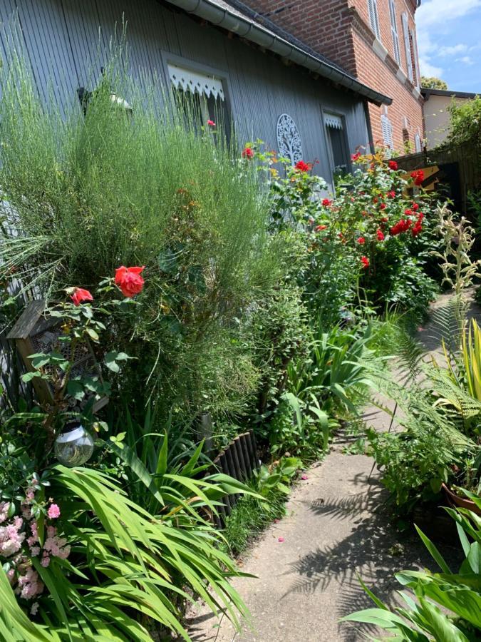 Bed and Breakfast Dom'S Garden Livarot-Pays-d'Auge Exterior foto